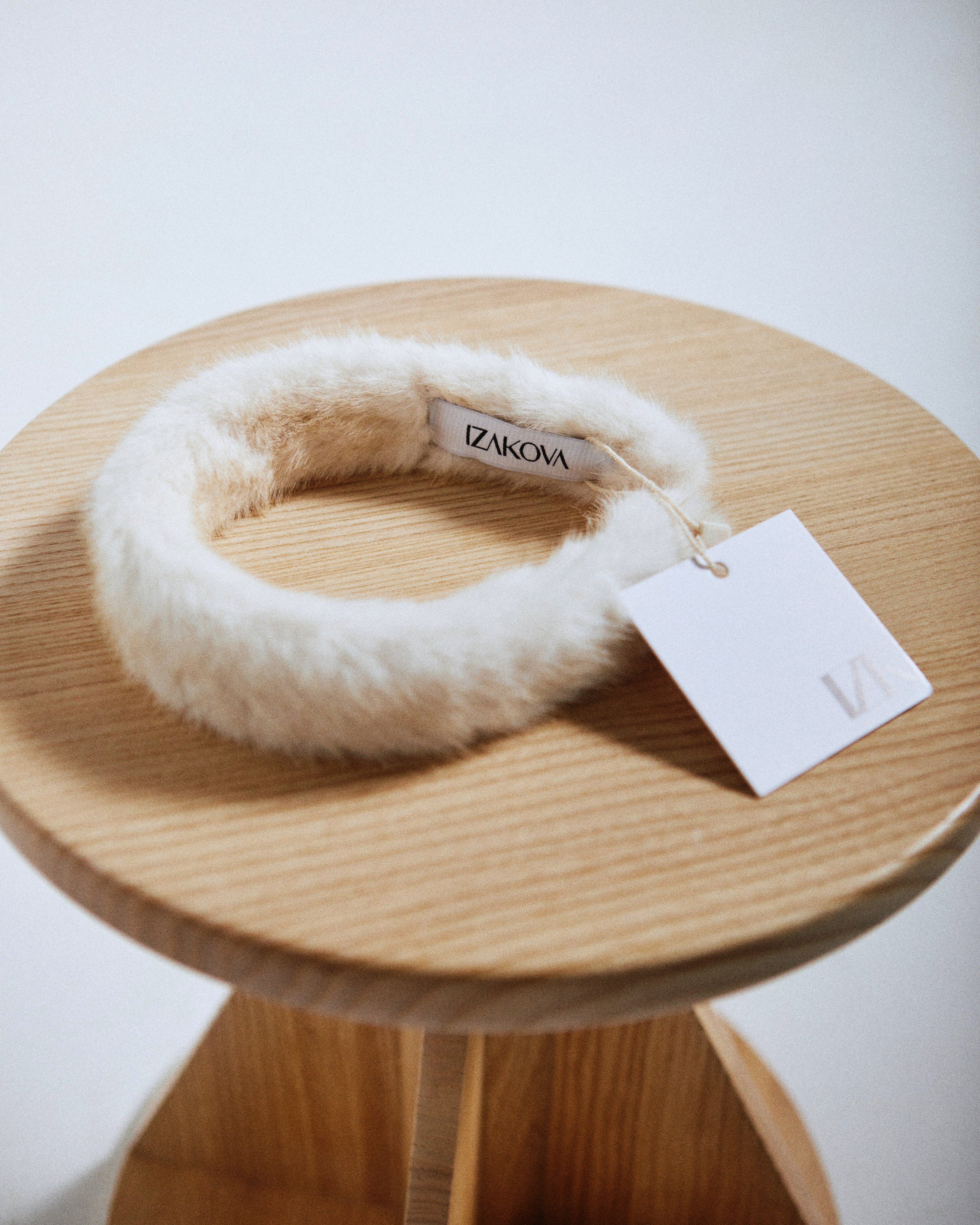 IZK Alice band off white