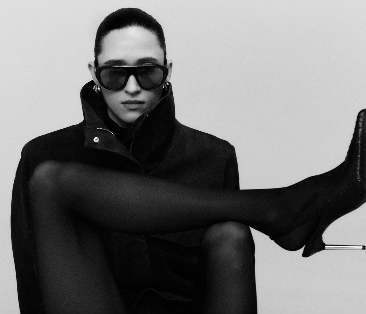 IZAKOVA black look